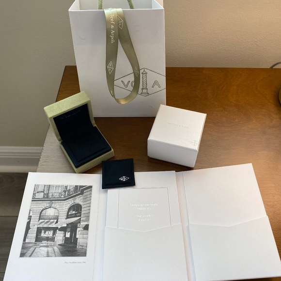 Van Cleef and Arpels packaging lot listing 5 - Picture 1 of 6